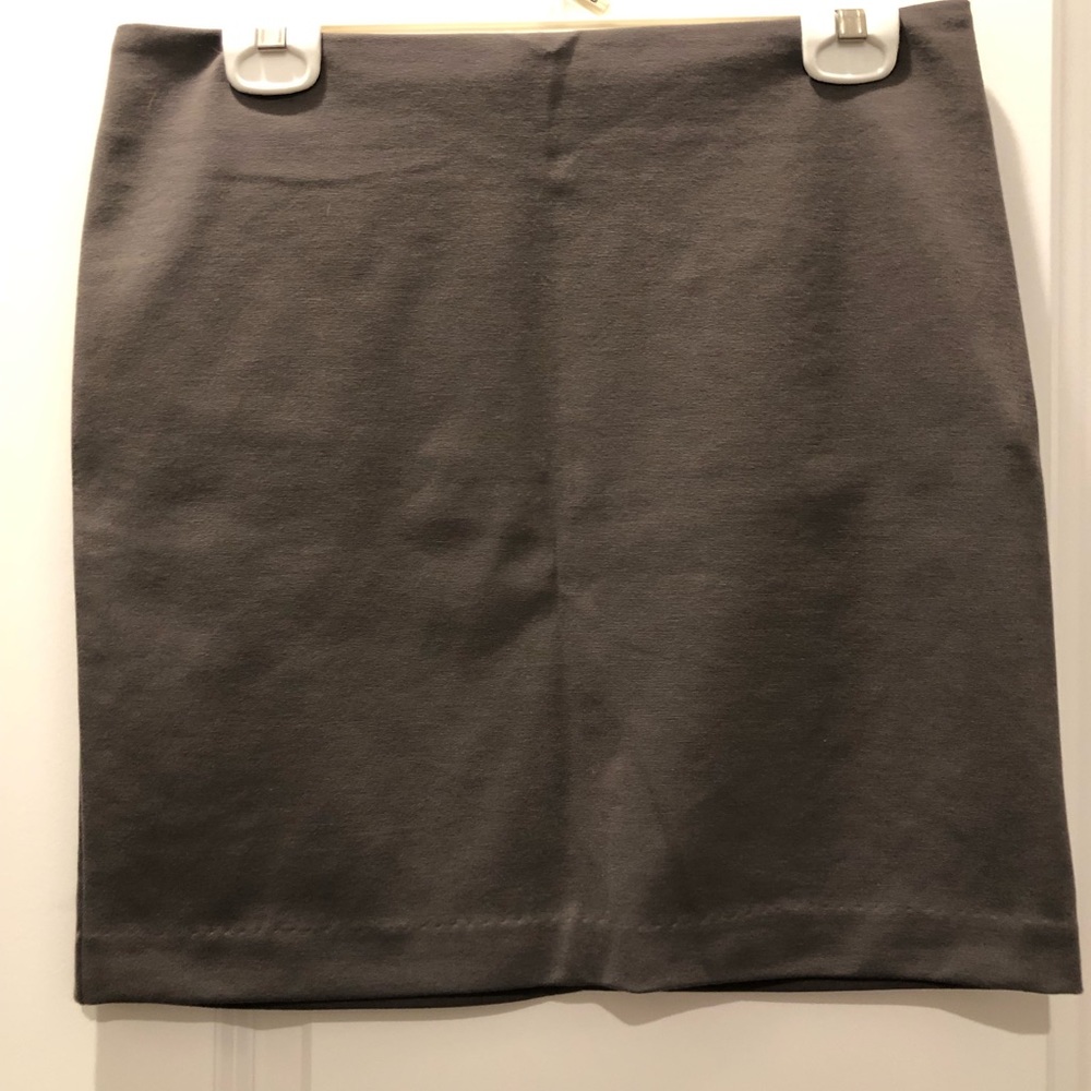 New York & Company skirt in gray